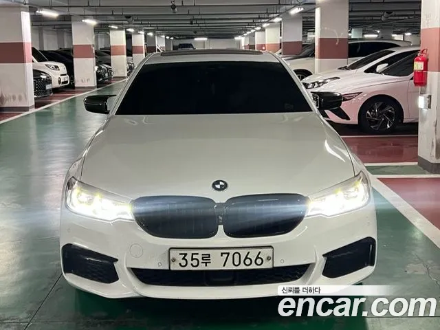 BMW 5-Series 2019 thumb 11