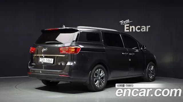 Kia Carnival 2019 thumb 2