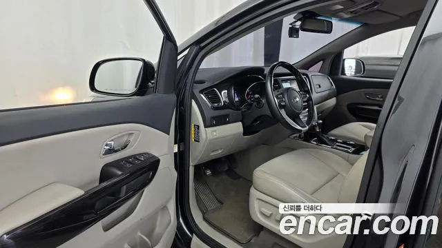 Kia Carnival 2019 thumb 10