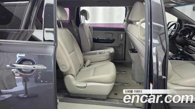 Kia Carnival 2019 thumb 12