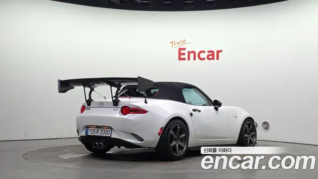 Mazda MX-5 Miata 2019 thumb 2