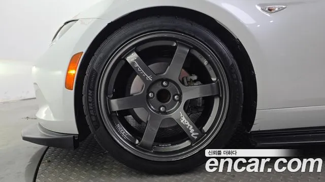 Mazda MX-5 Miata 2019 thumb 5