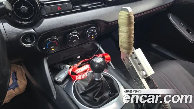 Mazda MX-5 Miata 2019 thumb 9