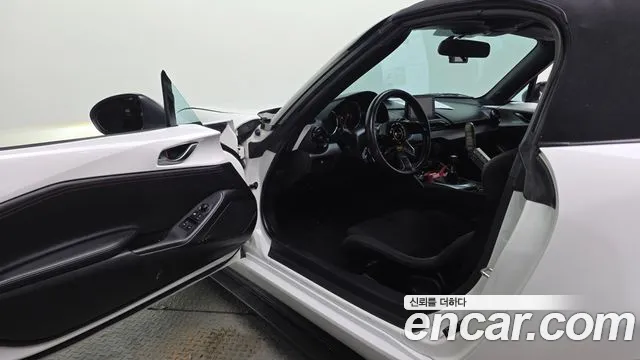 Mazda MX-5 Miata 2019 thumb 10