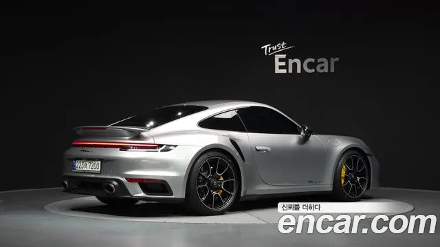 Porsche 911 2022 thumb 2
