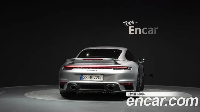 Porsche 911 2022 thumb 4