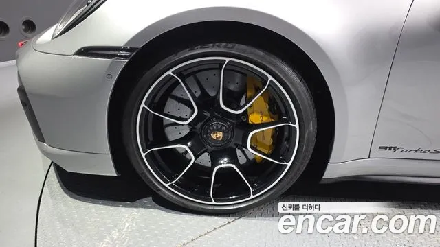 Porsche 911 2022 thumb 5