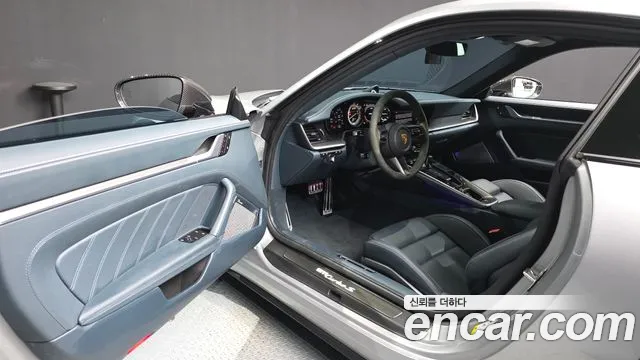 Porsche 911 2022 thumb 10