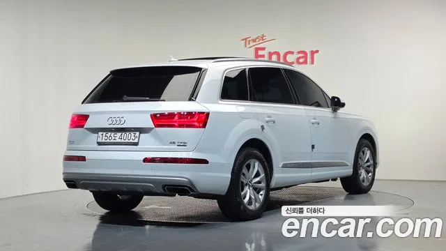 Audi Q7 2019 thumb 2