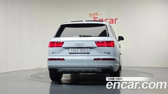 Audi Q7 2019 thumb 4
