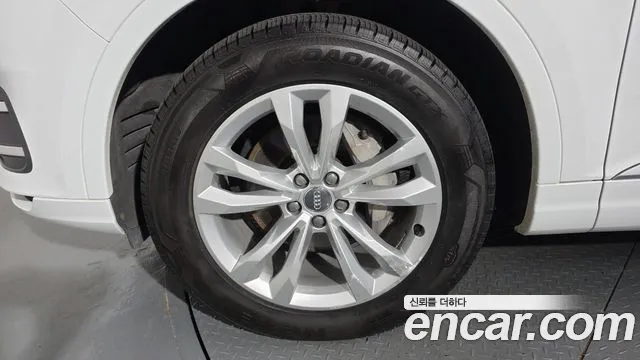Audi Q7 2019 thumb 5