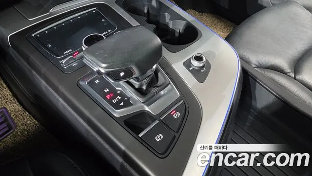 Audi Q7 2019 thumb 9