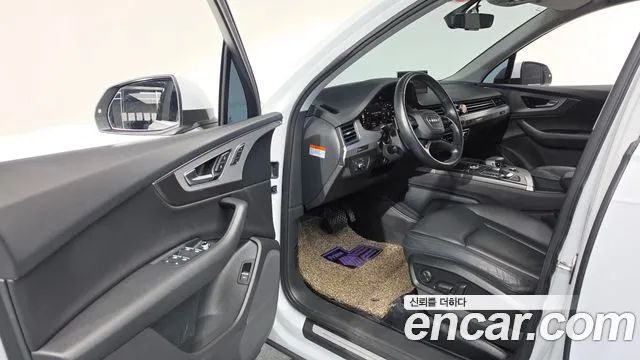 Audi Q7 2019 thumb 10