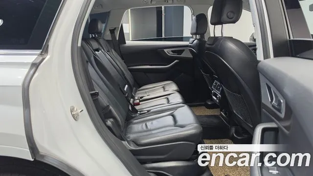 Audi Q7 2019 thumb 11