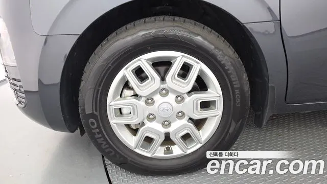 Hyundai Staria 2023 thumb 5