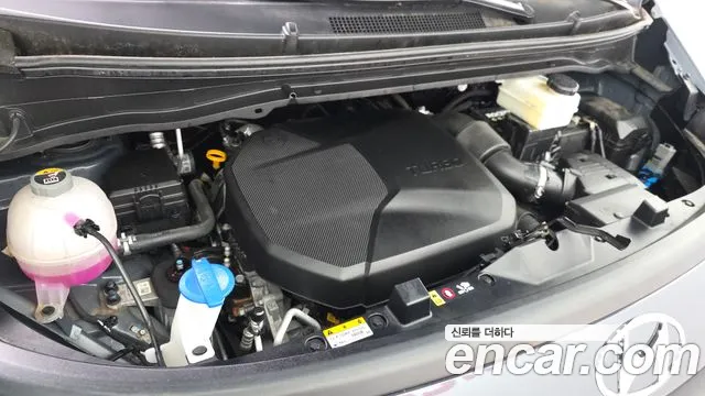 Hyundai Staria 2023 thumb 6
