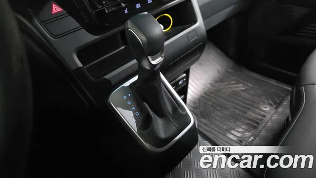 Hyundai Staria 2023 thumb 9