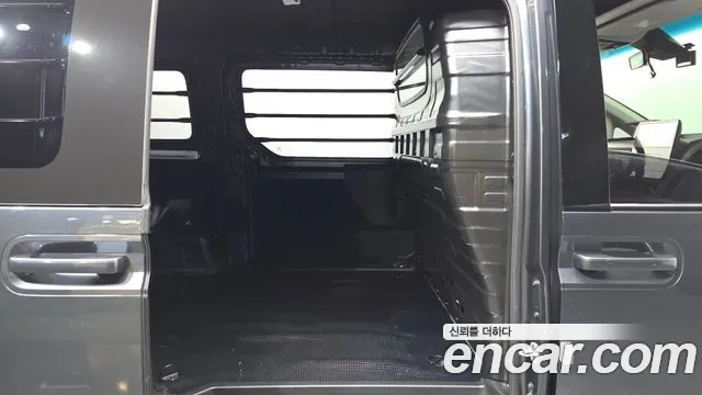 Hyundai Staria 2023 thumb 12