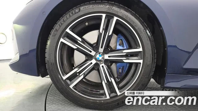 BMW 3-Series 2025 thumb 5