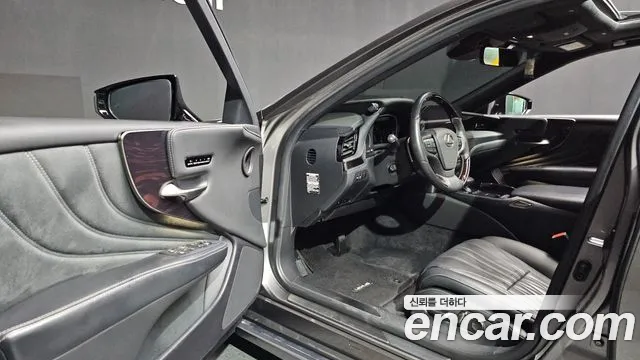 Lexus LS 2021 thumb 10