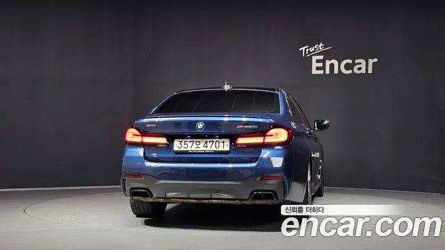 BMW 5-Series 2020 thumb 4