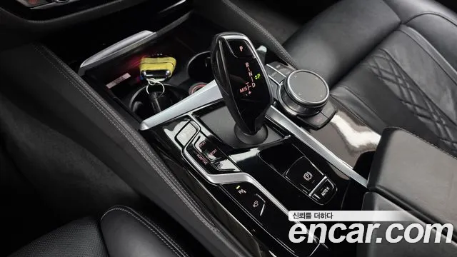 BMW 5-Series 2020 thumb 9