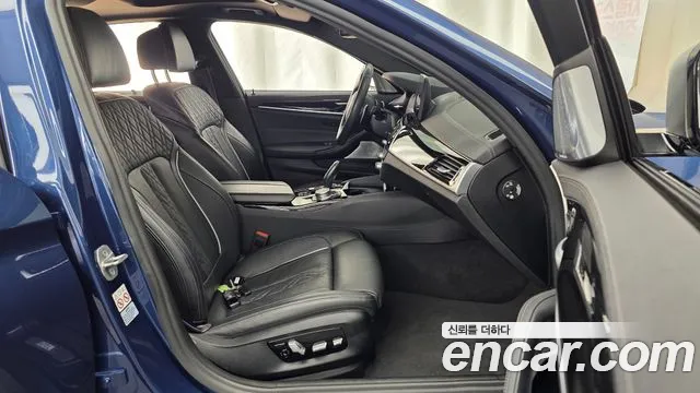 BMW 5-Series 2020 thumb 11