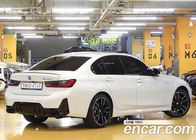 BMW 3-Series 2025 thumb 2
