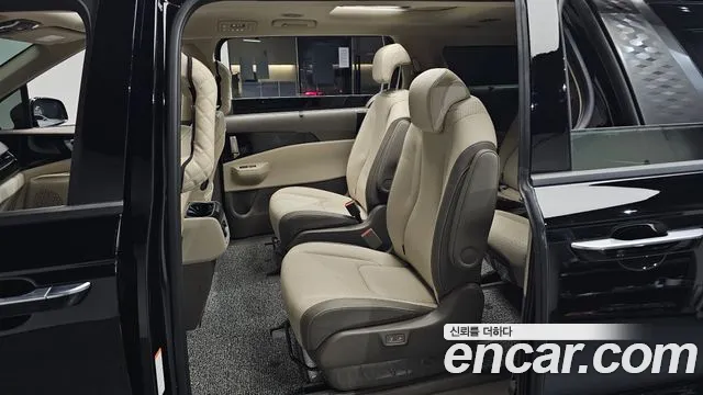 Kia Carnival 2024 thumb 11