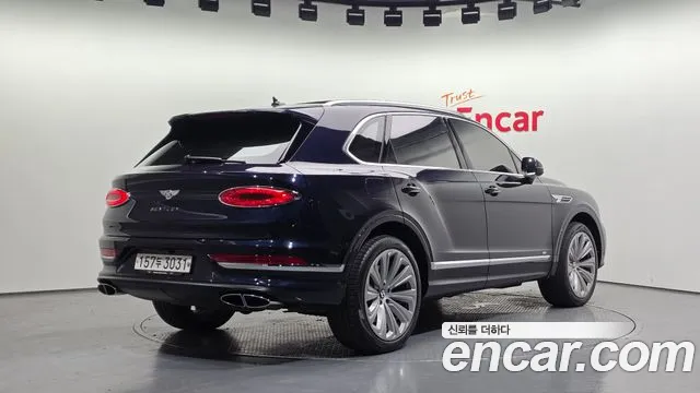 Bentley Bentayga 2022 thumb 2