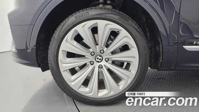Bentley Bentayga 2022 thumb 5