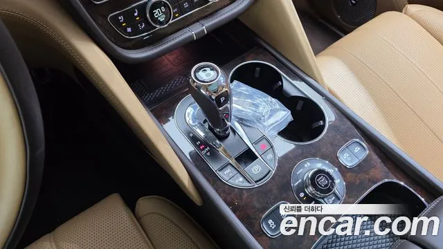 Bentley Bentayga 2022 thumb 9