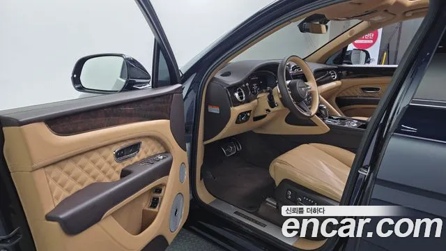 Bentley Bentayga 2022 thumb 10