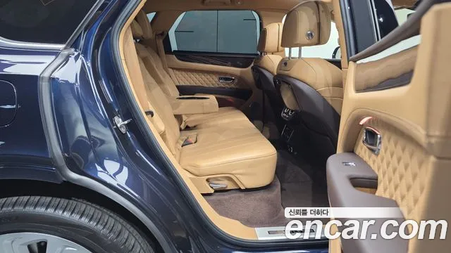 Bentley Bentayga 2022 thumb 12