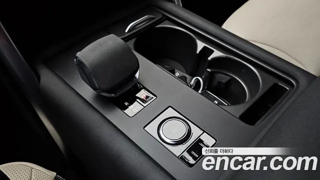 Land Rover Discovery 2023 thumb 9