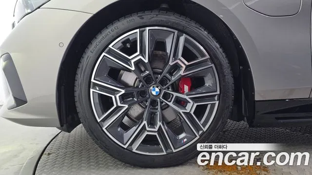 BMW 5-Series 2025 thumb 5