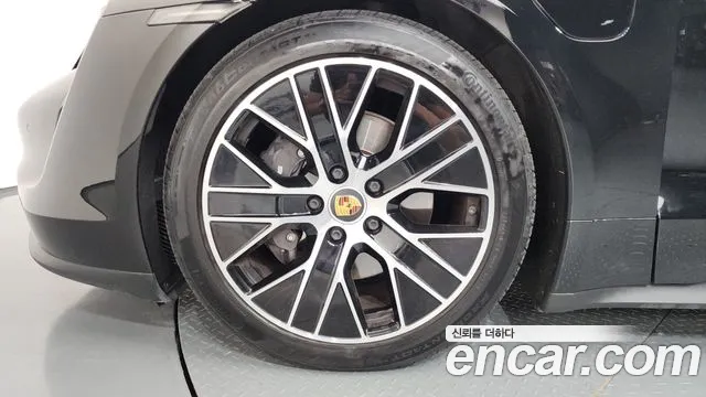 Porsche Taycan 2022 thumb 5