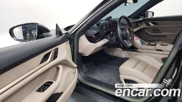 Porsche Taycan 2022 thumb 10