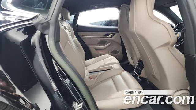 Porsche Taycan 2022 thumb 11