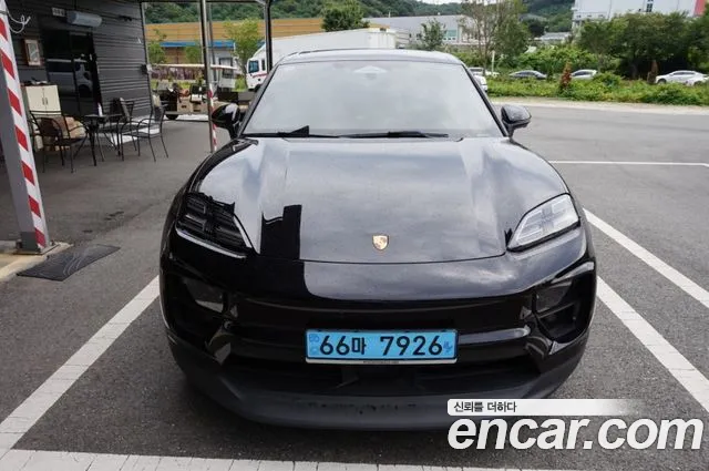 Porsche Macan 2025 thumb 3