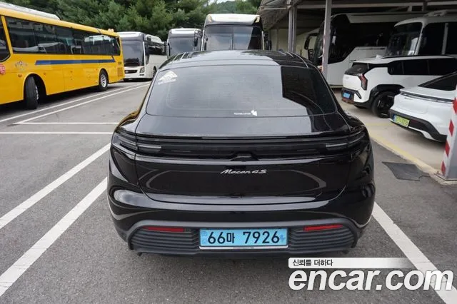 Porsche Macan 2025 thumb 4