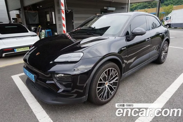 Porsche Macan 2025 thumb 5