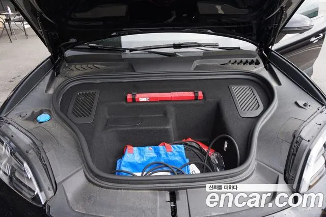 Porsche Macan 2025 thumb 6