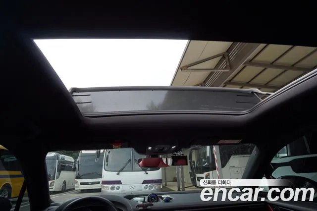 Porsche Macan 2025 thumb 12