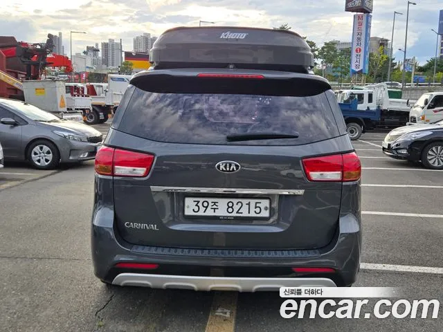 Kia Carnival 2018 thumb 5