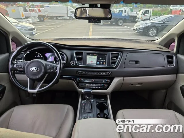 Kia Carnival 2018 thumb 10