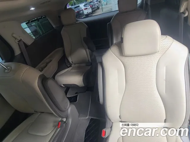 Kia Carnival 2021 thumb 6
