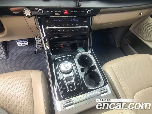 Kia Carnival 2021 thumb 10