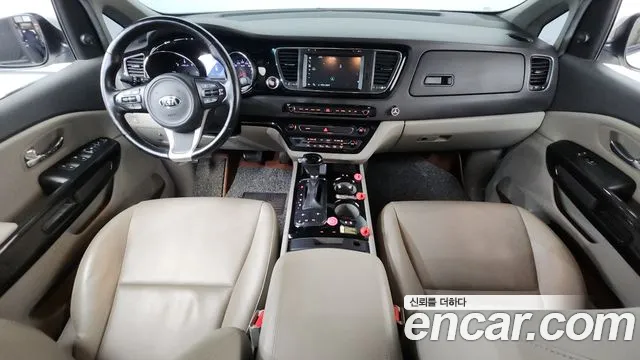 Kia Carnival 2016 thumb 7