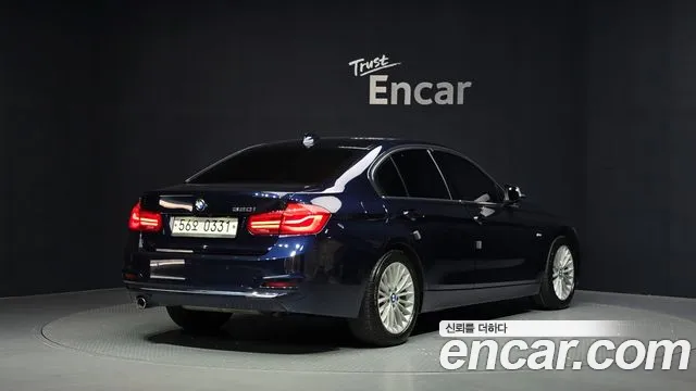 BMW 3-Series 2016 thumb 2